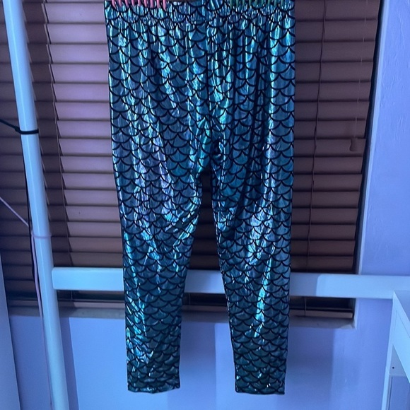 Shimmery/shiny mermaid leggings. Stretchy kids size 4X 🧜♀️super cute scales - Picture 4 of 8